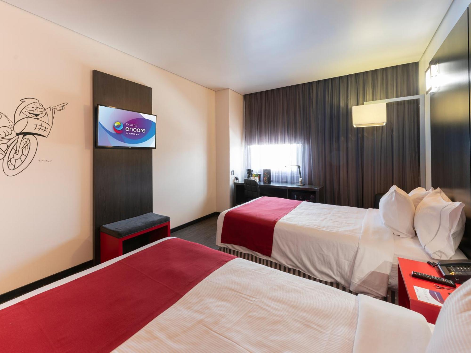 Ramada Encore By Wyndham Queretaro Exterior photo