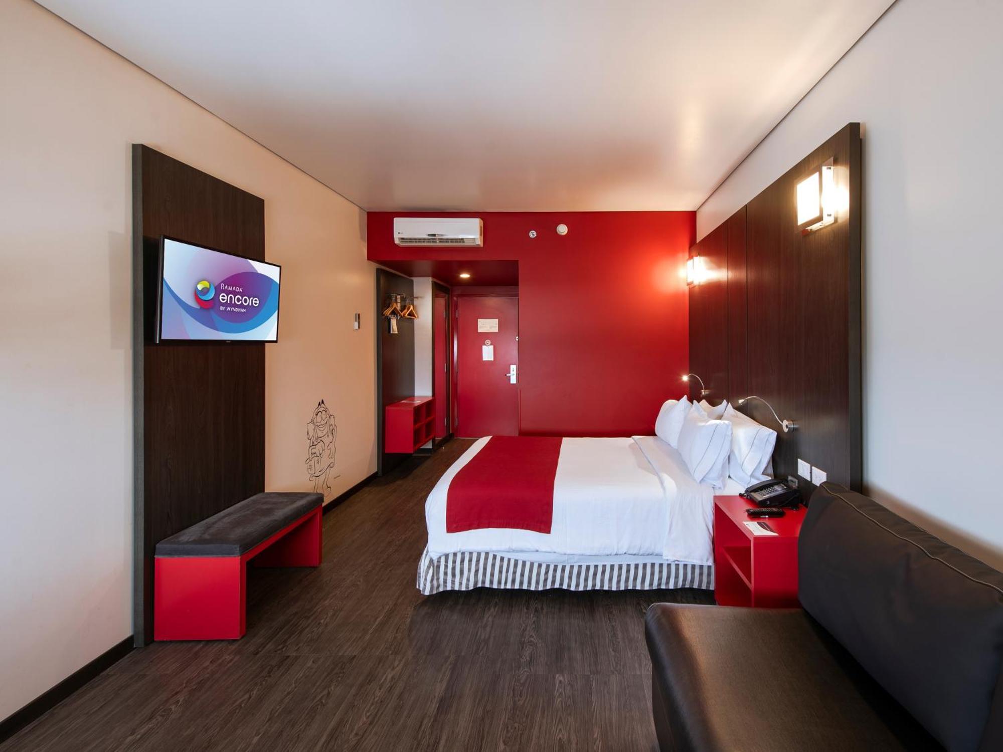 Ramada Encore By Wyndham Queretaro Exterior photo