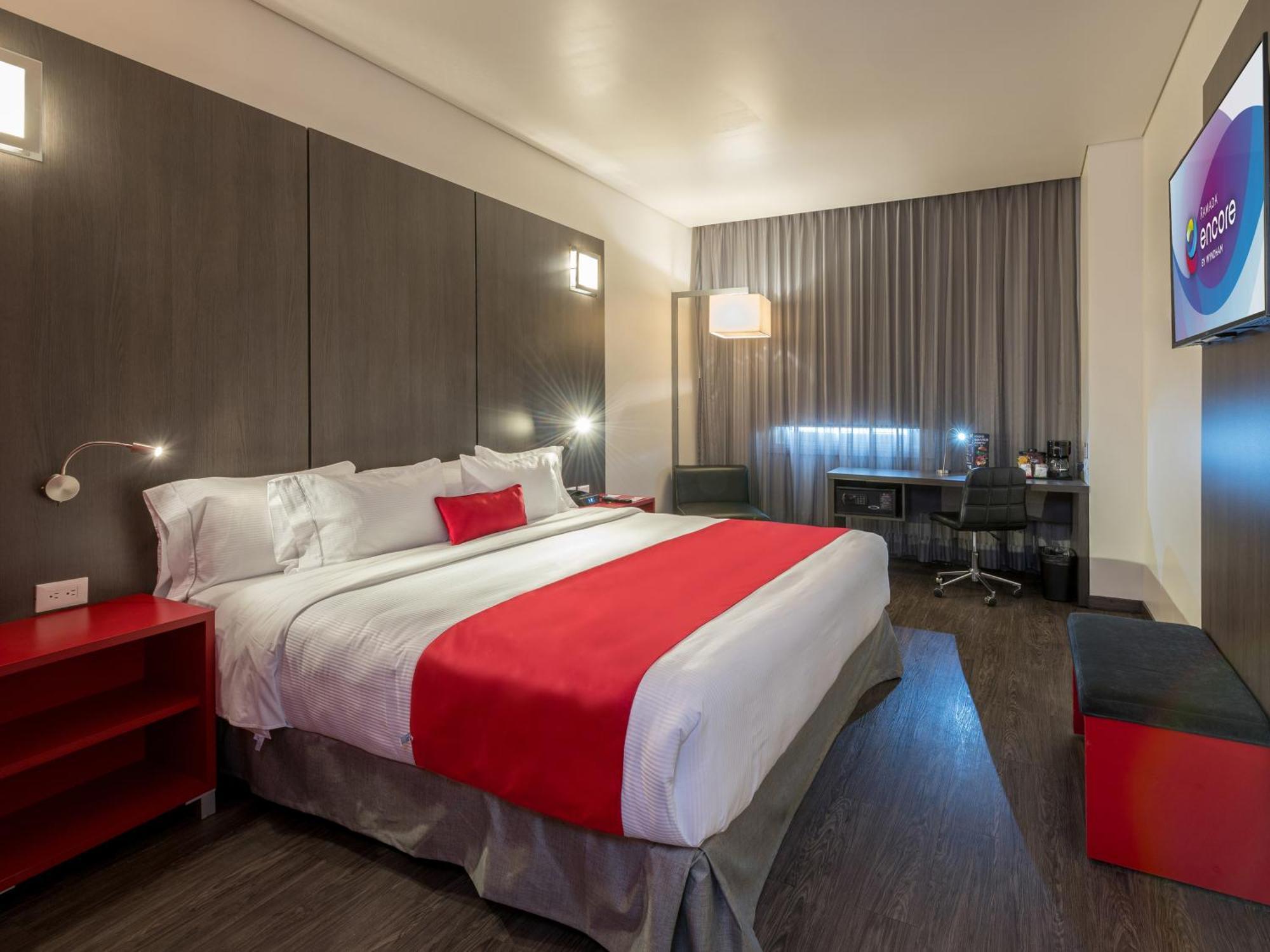 Ramada Encore By Wyndham Queretaro Exterior photo