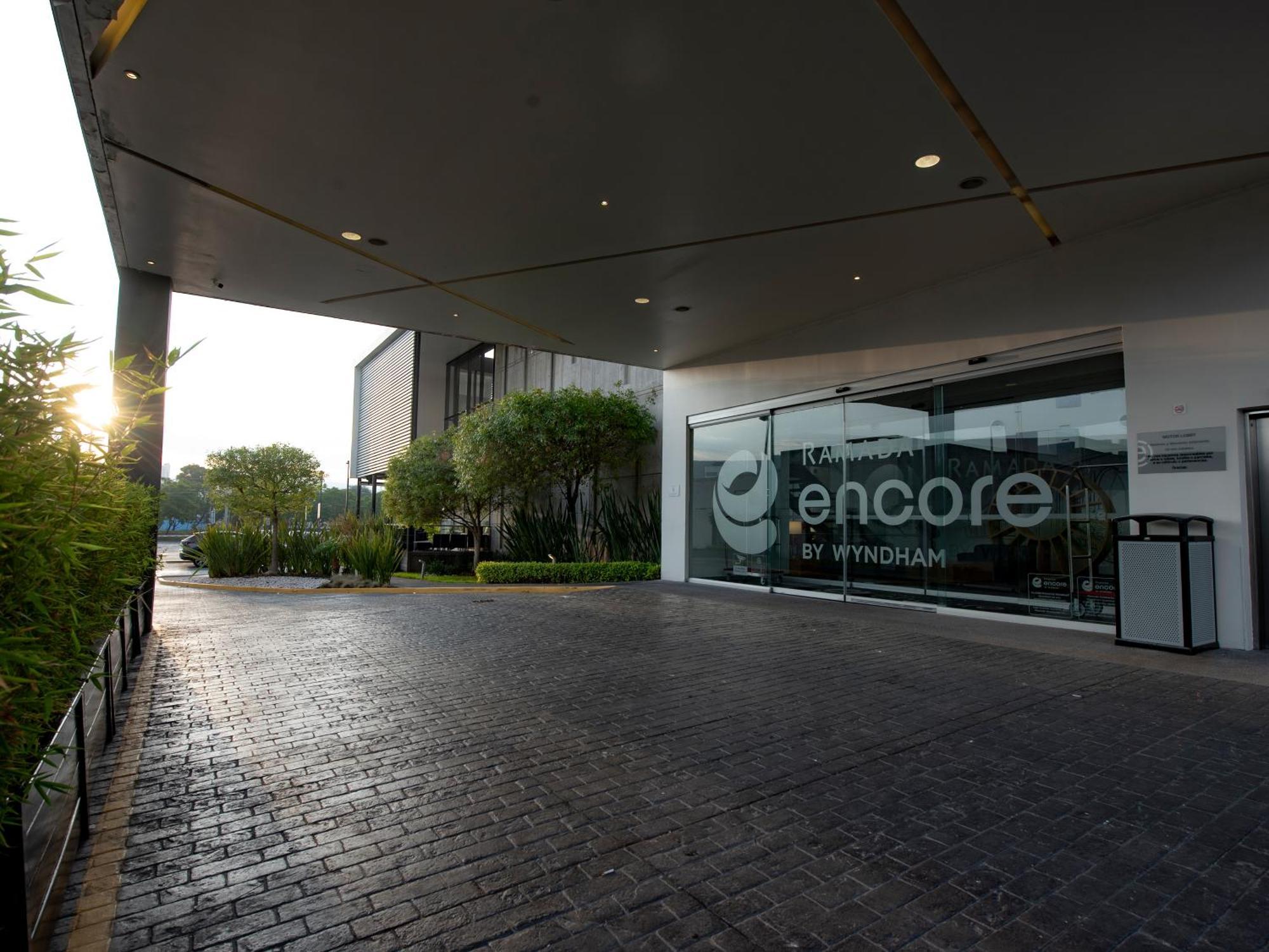 Ramada Encore By Wyndham Queretaro Exterior photo