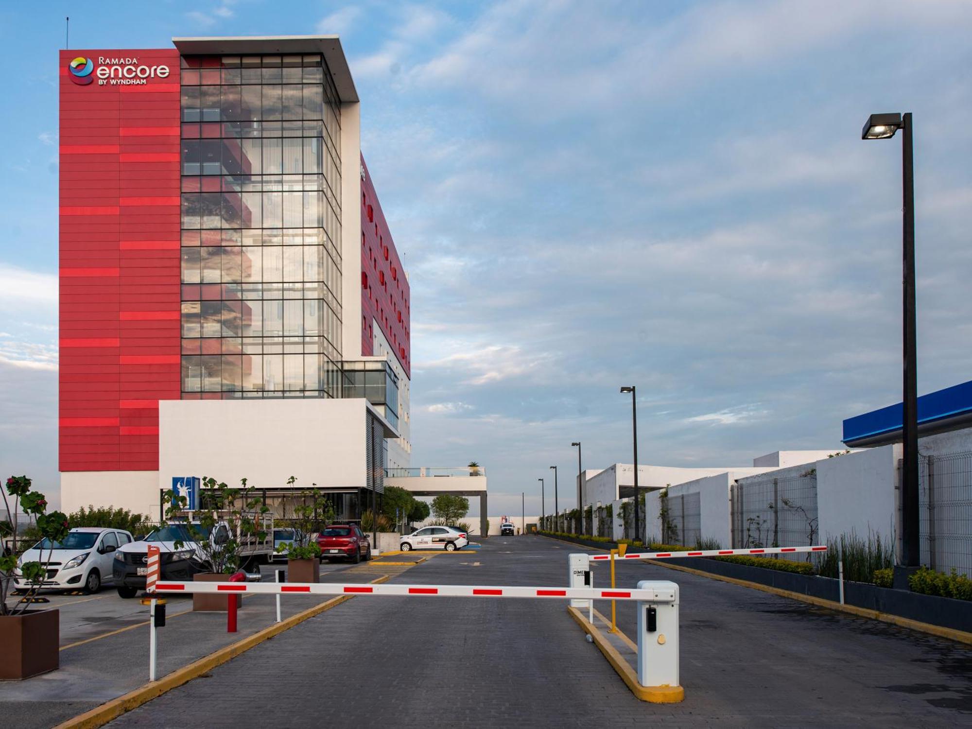 Ramada Encore By Wyndham Queretaro Exterior photo