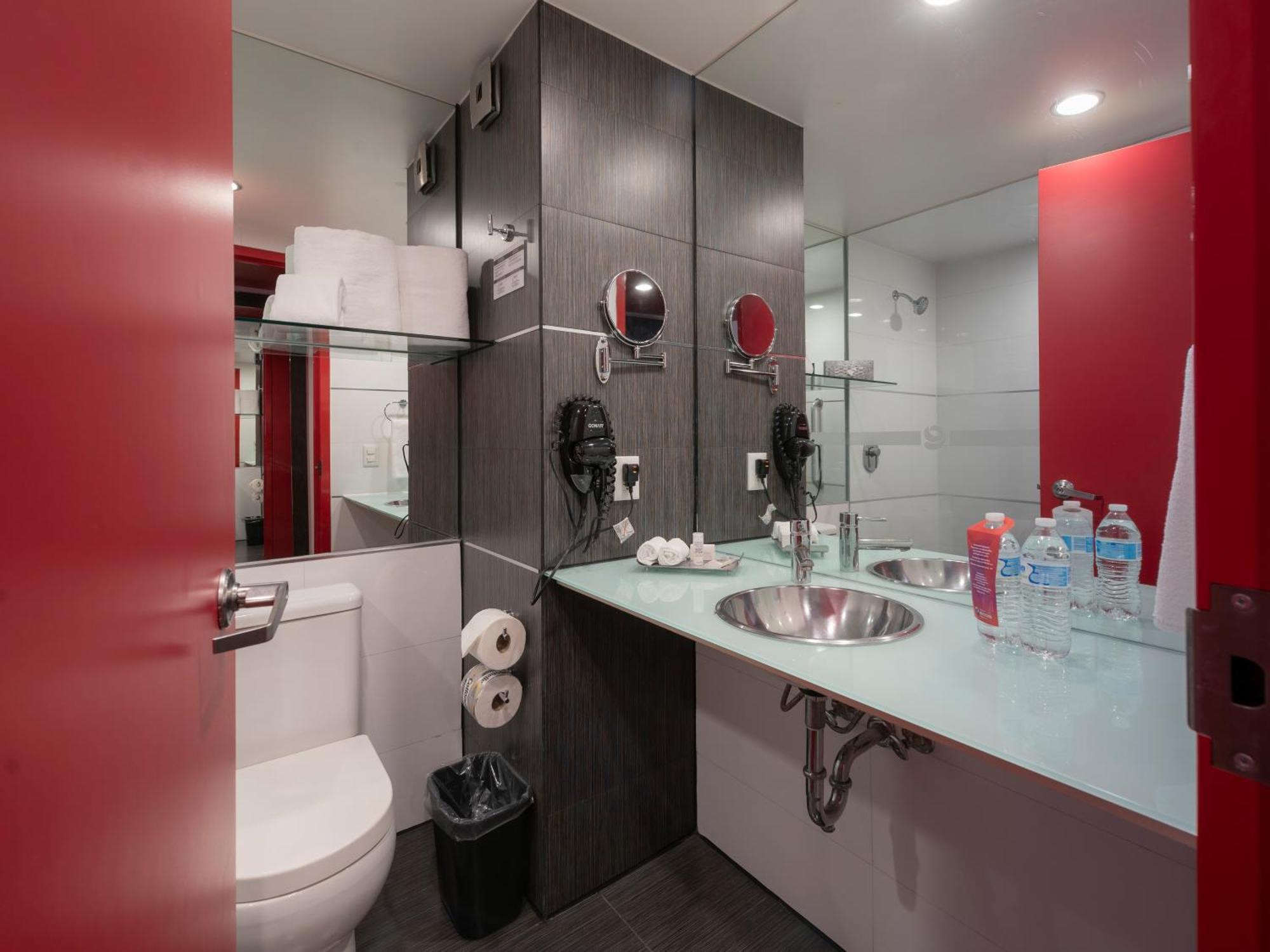 Ramada Encore By Wyndham Queretaro Exterior photo