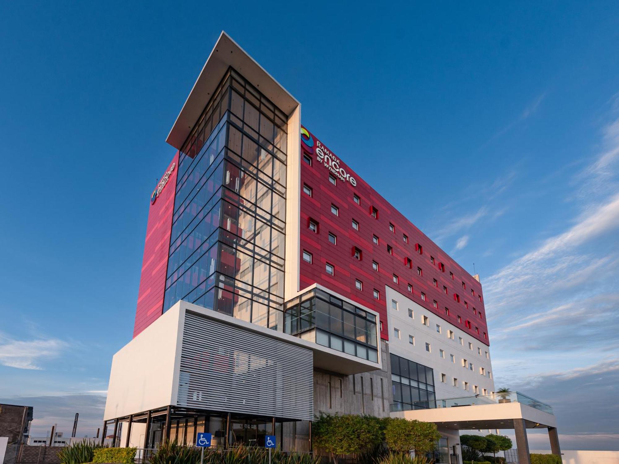 Ramada Encore By Wyndham Queretaro Exterior photo